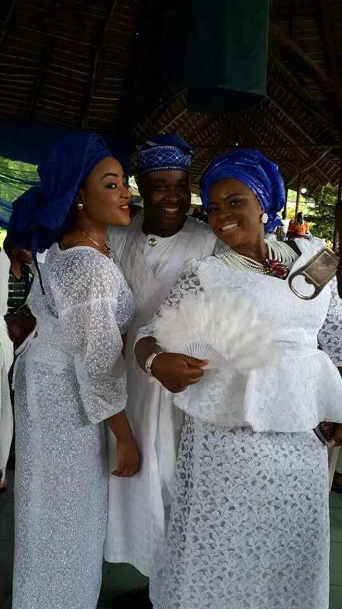 Fuji Singer Spotted With Top Movie Stars Fuji Singer Spotted With Top Movie Stars