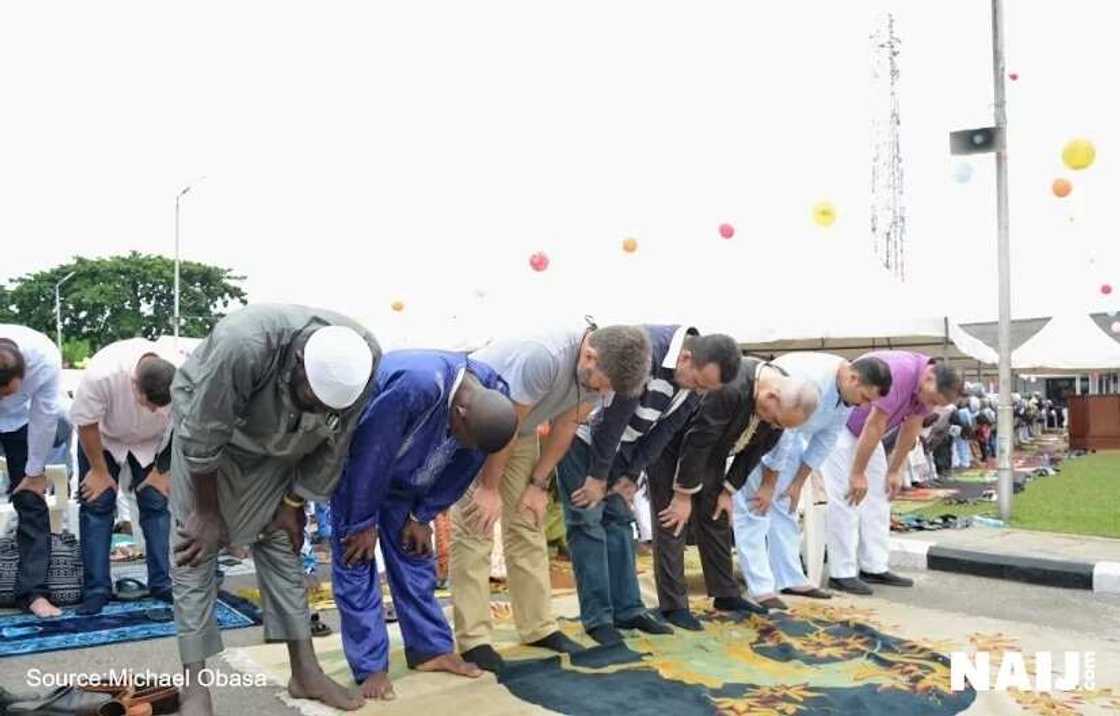 Sallar ido ba za ta yiwa a ranar Juma'a ba Sallar ido ba za ta yiwa a ranar Juma'a ba