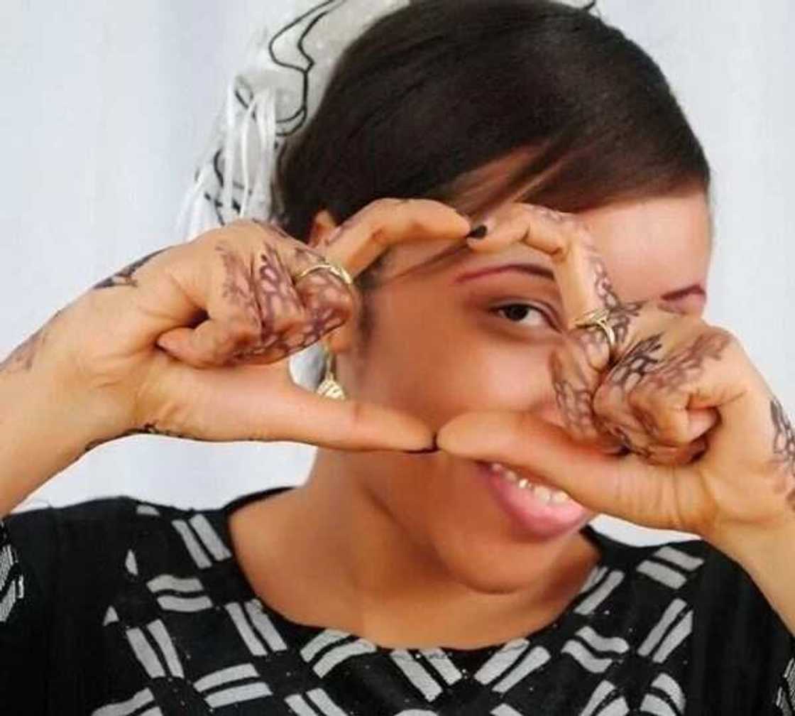 Dandalin Kannywood: Duk mai zagi na sai na ga bayan sa - Jaruma Ummi Zee-Zee Dandalin Kannywood: Duk mai zagi na sai na ga bayan sa - Jaruma Ummi Zee-Zee