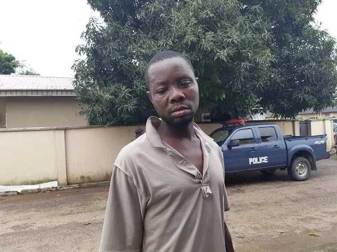 Wani Direban Mota ya shiga hannu da laifin lalata da Yarinya 'yar shekara 2 a jihar Legas Wani Direban Mota ya shiga hannu da laifin lalata da Yarinya 'yar shekara 2 a jihar Legas