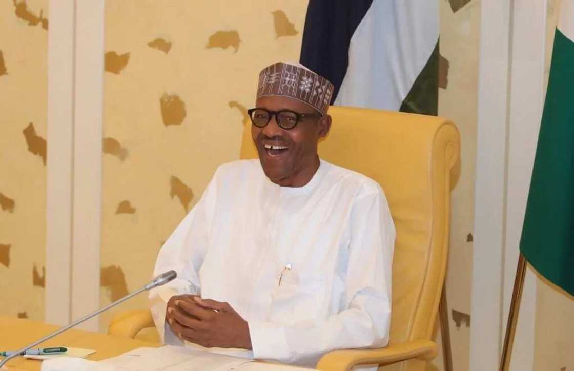 President Buhari meets APC senators (photo)