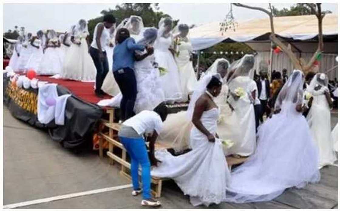 200 brides ride in a truck to their mass wedding in Uganda 200 brides ride in a truck to their mass wedding in Uganda