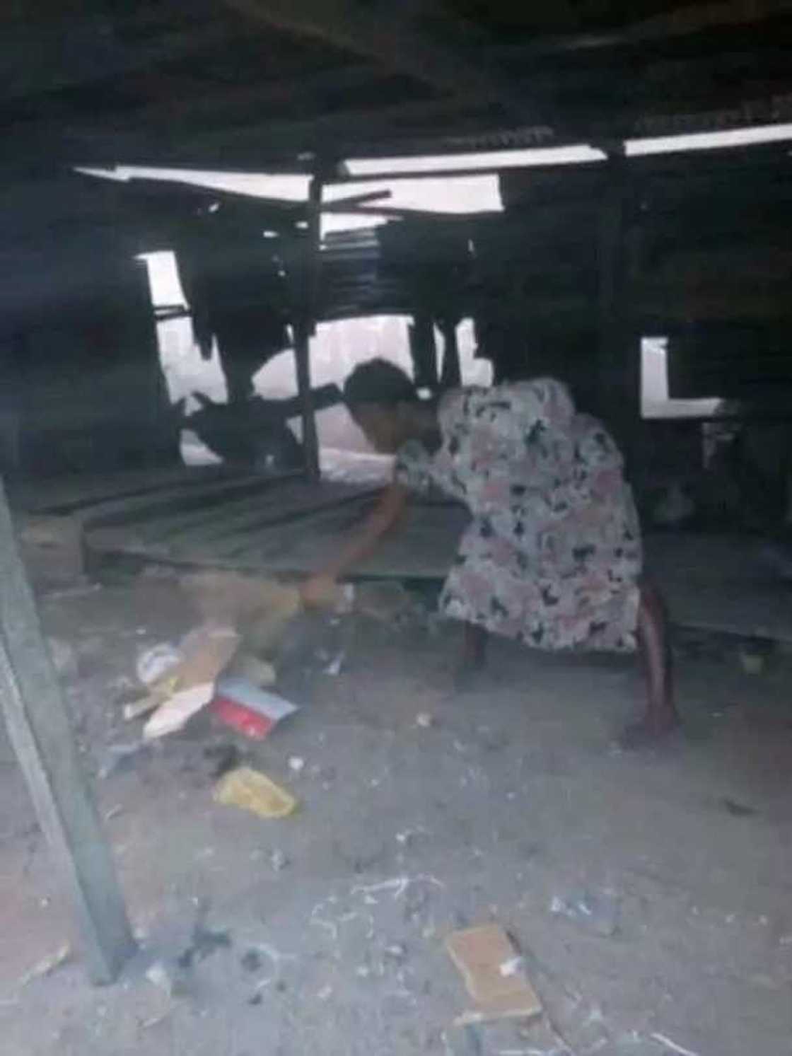 Mentally challenged woman dumps newborn baby boy in Sapele, Delta state (photos) Mentally challenged woman dumps newborn baby boy in Sapele, Delta state (photos)