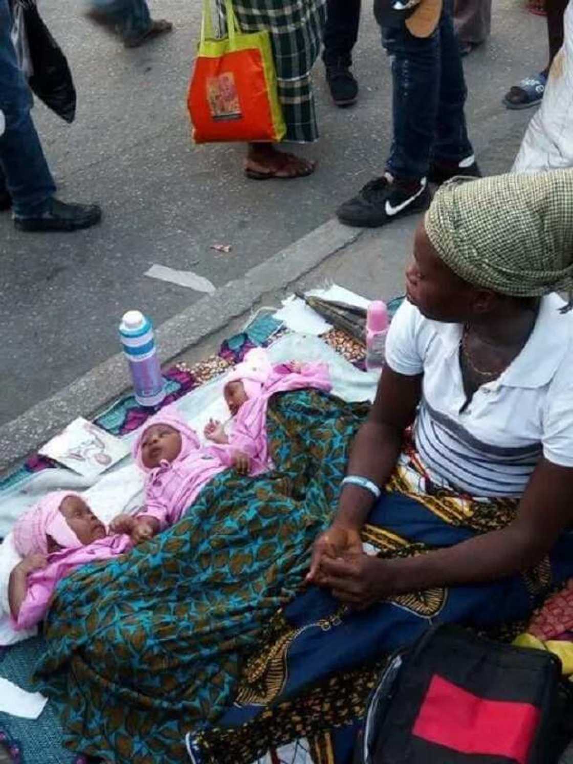 Sad! Woman and her new-born triplets beg on the Street of Port-Harcourt (Photos) Sad! Woman and her new-born triplets beg on the Street of Port-Harcourt (Photos)