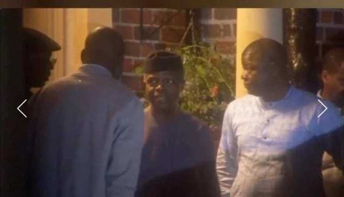 ‘Yan Najeriya sun nemi a fito da hoton Shugaba Buhari ‘Yan Najeriya sun nemi a fito da hoton Shugaba Buhari