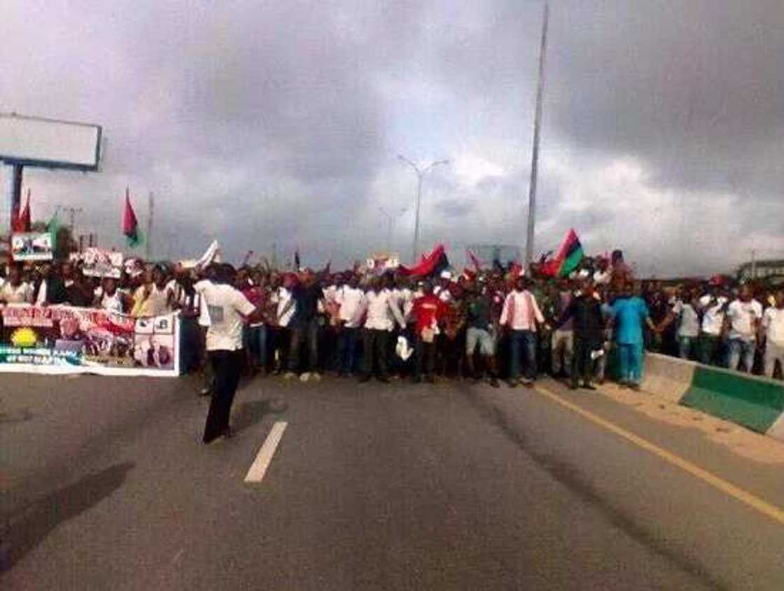Kanu's Detention: Biafra Protest Hits Lagos (Photos) Kanu's Detention: Biafra Protest Hits Lagos (Photos)