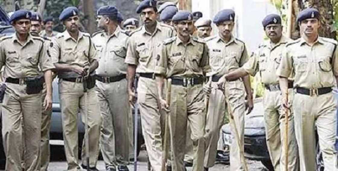 Kilu ta ja bau: Wasu ƴan mata sun lakaɗawa samarin da za suyi musu fyaɗe duka, sannan suka miƙa su ga ƴan sanda Kilu ta ja bau: Wasu ƴan mata sun lakaɗawa samarin da za suyi musu fyaɗe duka, sannan suka miƙa su ga ƴan sanda