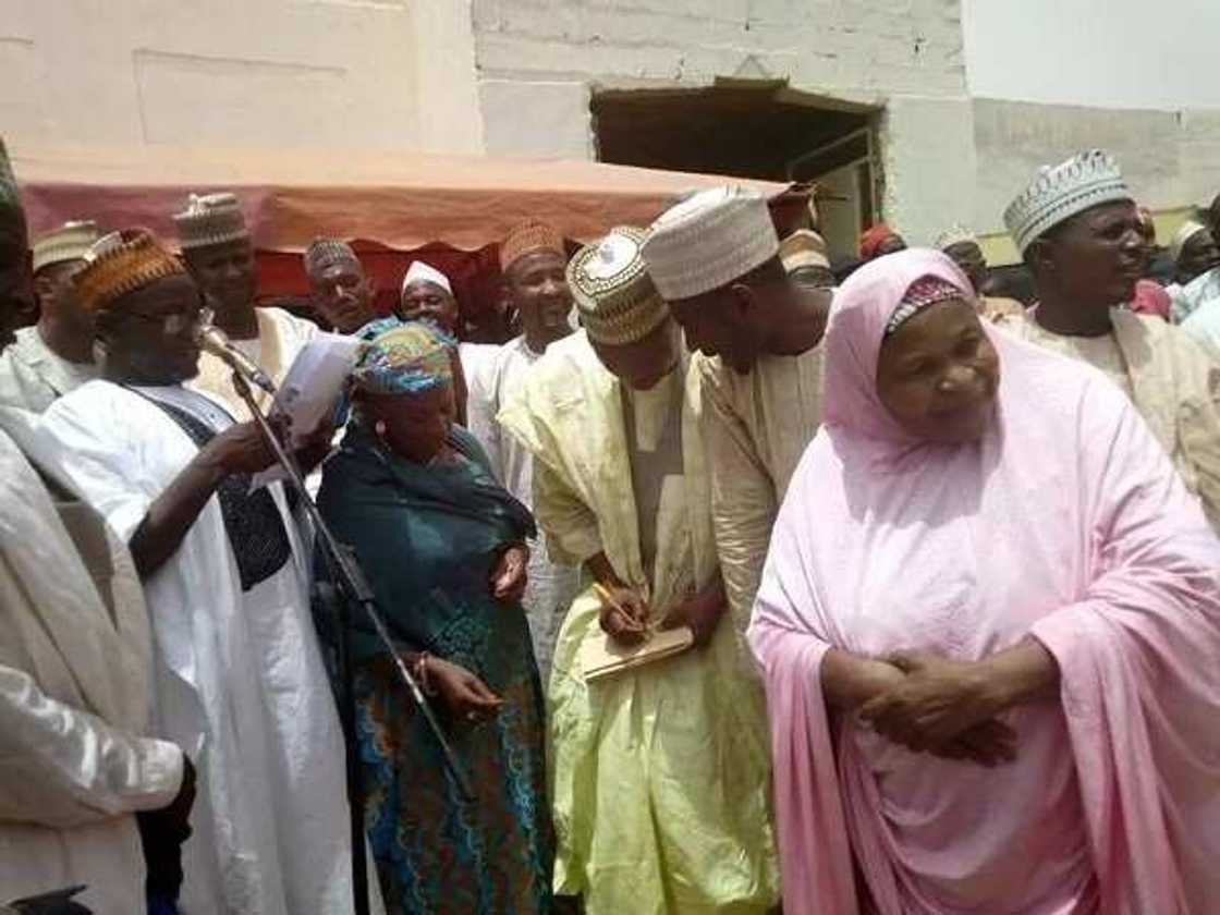 Wani babban hamshakin dan kasuwa ya bada tallafi sama da naira milyan 10 ga matasa a jihar Jigawa (Hotuna)