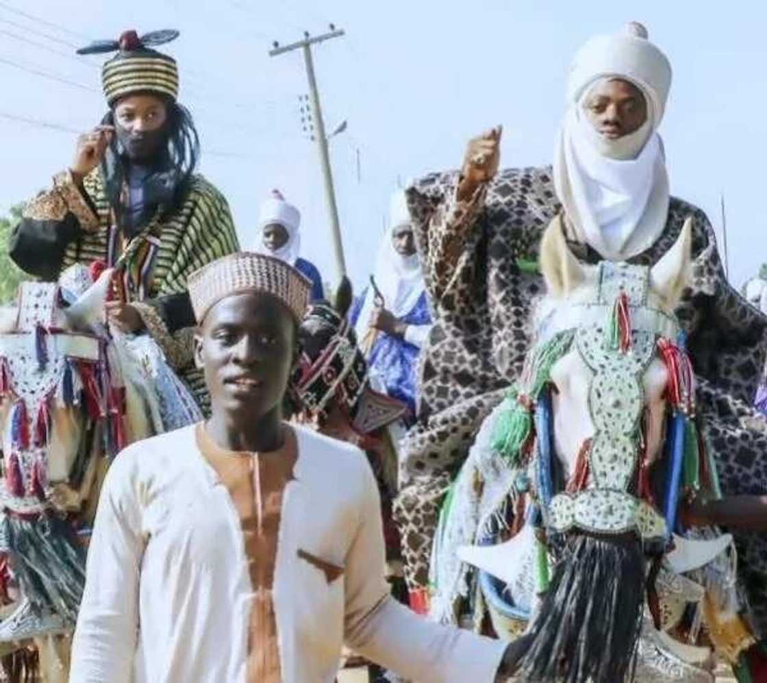 Hawan Sallah: Hotunan shahraren mawaki Korede Bello da abokinsa Yariman Kano Adam Ashraf Lamido Sunusi