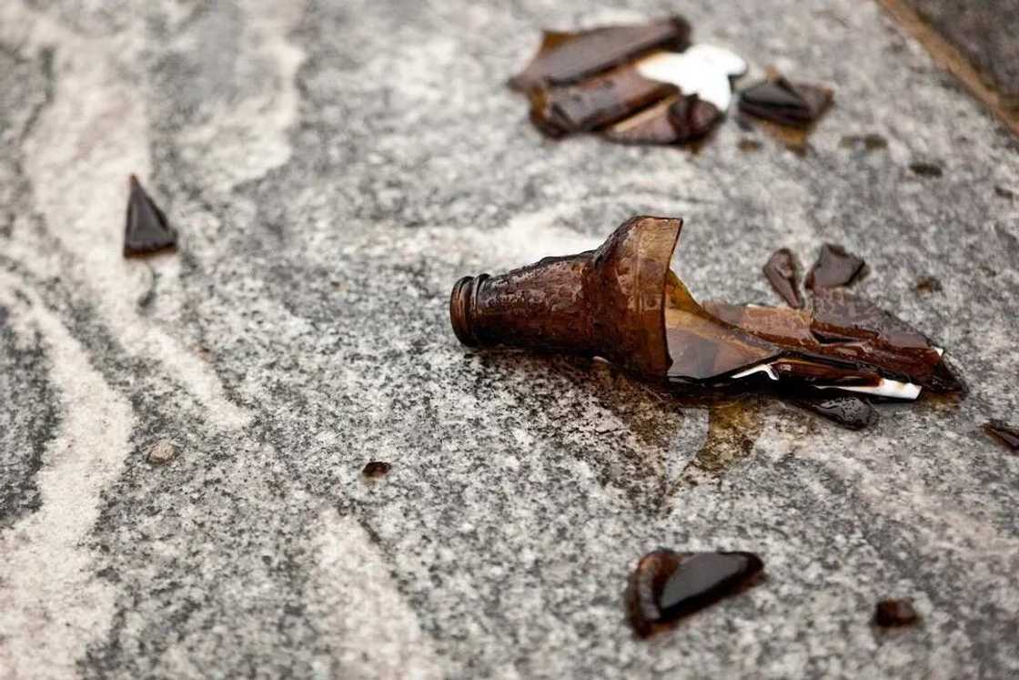 Assha: wani matsahi ya cakawa abokinsa wuka a ido Assha: wani matsahi ya cakawa abokinsa wuka a ido