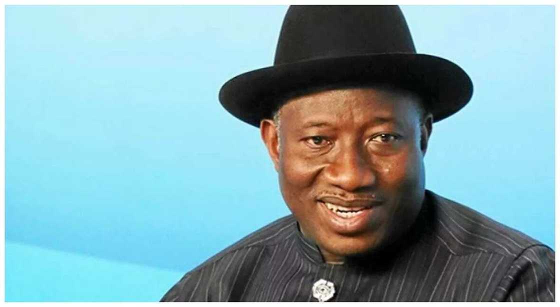PDP suffers big blow as Jonathan’s campaign manager defects to APC PDP suffers big blow as Jonathan’s campaign manager defects to APC