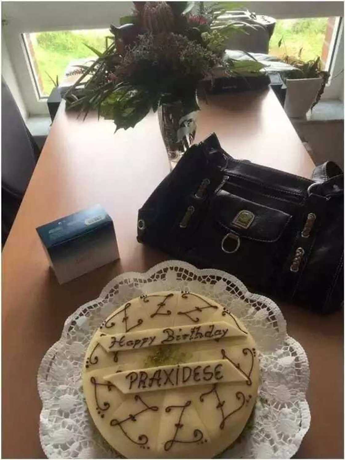 Tsohuwar yar aiki ta za mai jin dadi, bayan ta auri wani bature Tsohuwar yar aiki ta za mai jin dadi, bayan ta auri wani bature