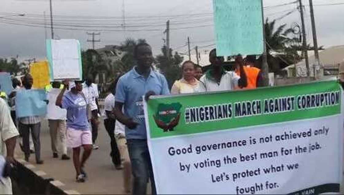 PHOTOS: Nigerians In Lagos Rally Against Corruption Urging Buhari To Jail Ngozi Okonjo-Iweala PHOTOS: Nigerians In Lagos Rally Against Corruption Urging Buhari To Jail Ngozi Okonjo-Iweala