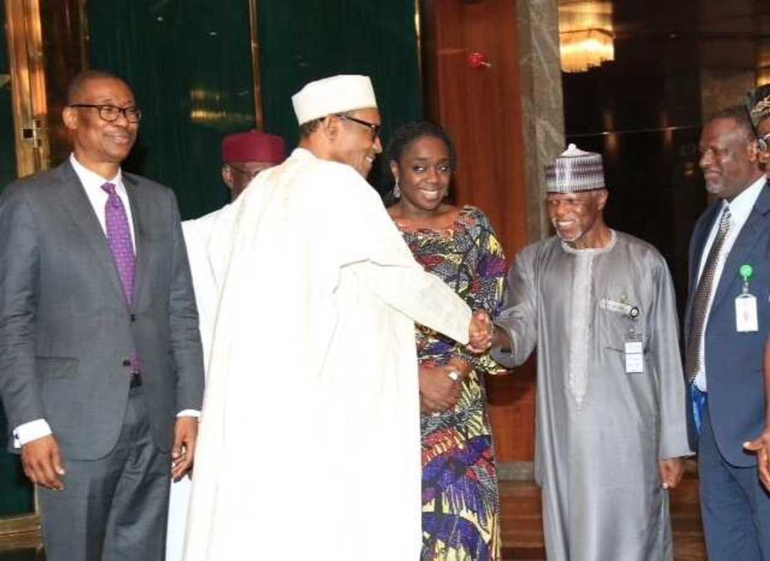 Dan takarar gwamna a jam'iyyar adawa ya lissafa mutum 2 da ba barayi ba a gwamnatin Buhari Dan takarar gwamna a jam'iyyar adawa ya lissafa mutum 2 da ba barayi ba a gwamnatin Buhari