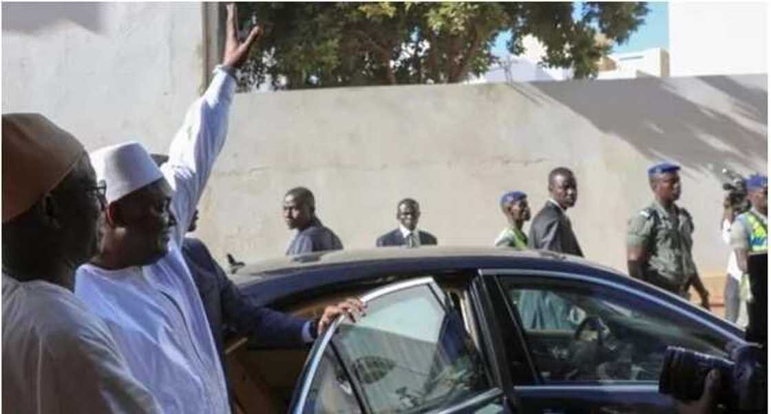 Sabon shugaban Gambia ya dawo gida Sabon shugaban Gambia ya dawo gida