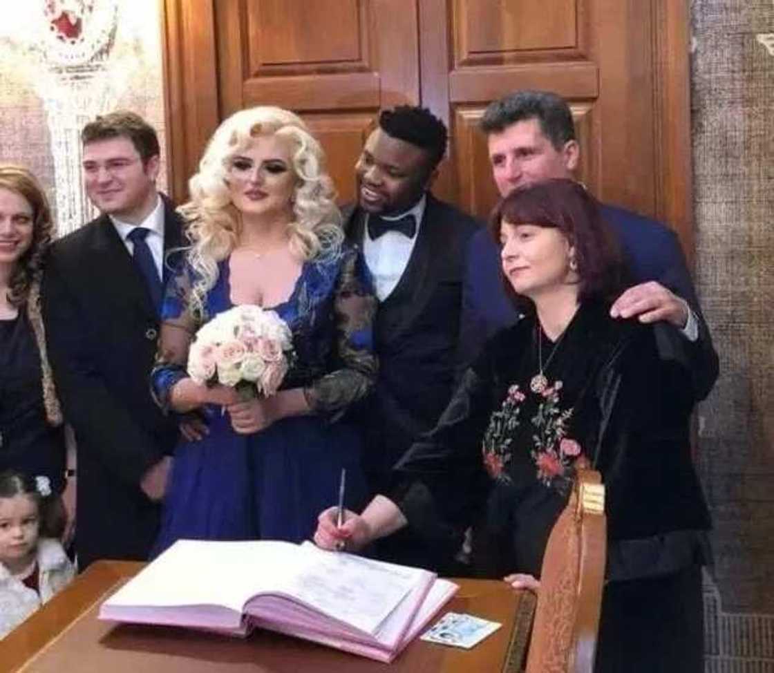 Nigerian big boy in Europe weds his white girlfriend (photos) Nigerian big boy in Europe weds his white girlfriend (photos)