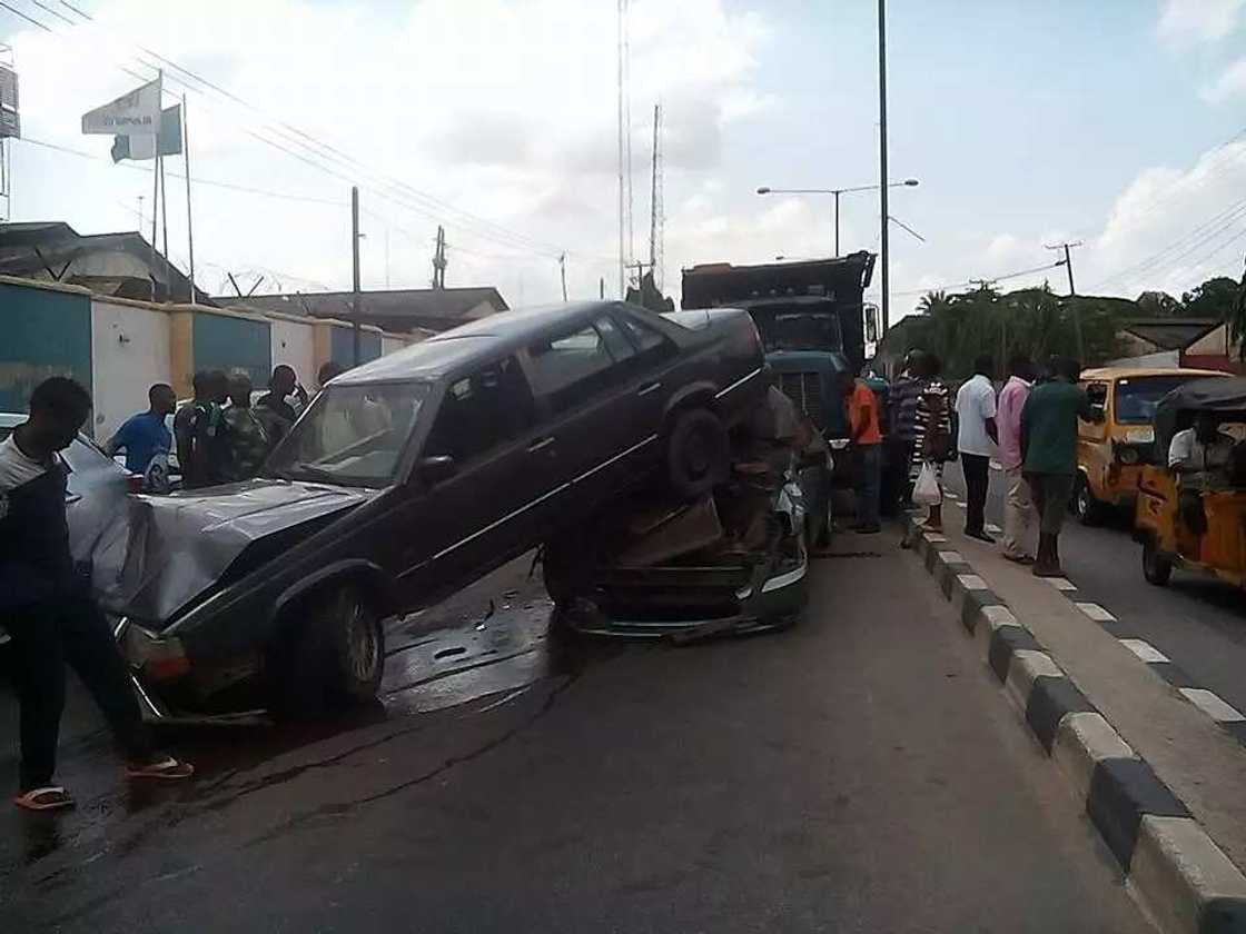 Husband and wife survives fatal accident in Ikeja (photos) Husband and wife survives fatal accident in Ikeja (photos)