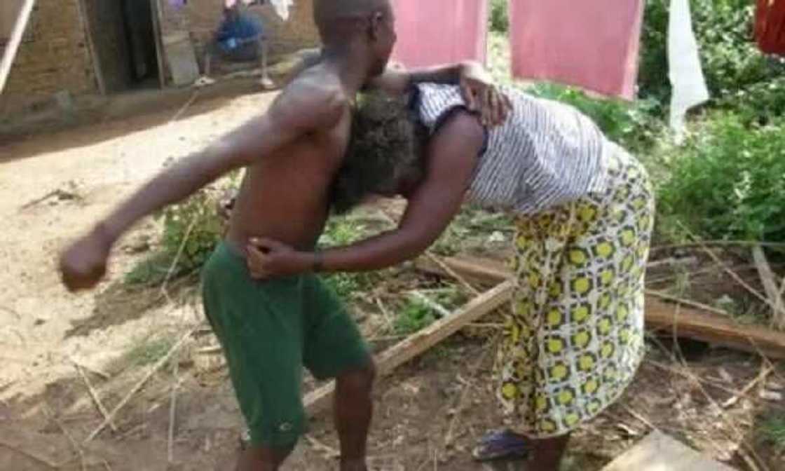 Wata mata ta nemi kashe aurenta a kan rikicin mijinta Wata mata ta nemi kashe aurenta a kan rikicin mijinta