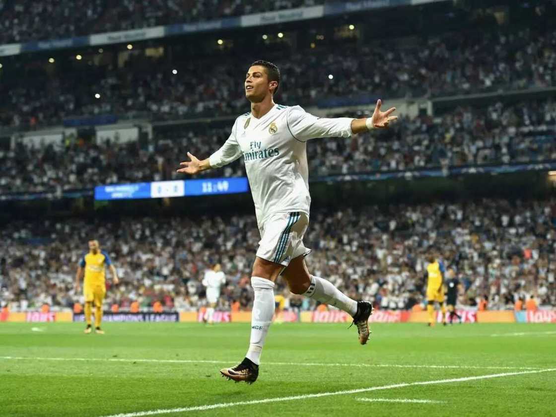 Jerin manyan ‘Yan kwallon da su ka fi kowa iya taka leda a Duniya Jerin manyan ‘Yan kwallon da su ka fi kowa iya taka leda a Duniya