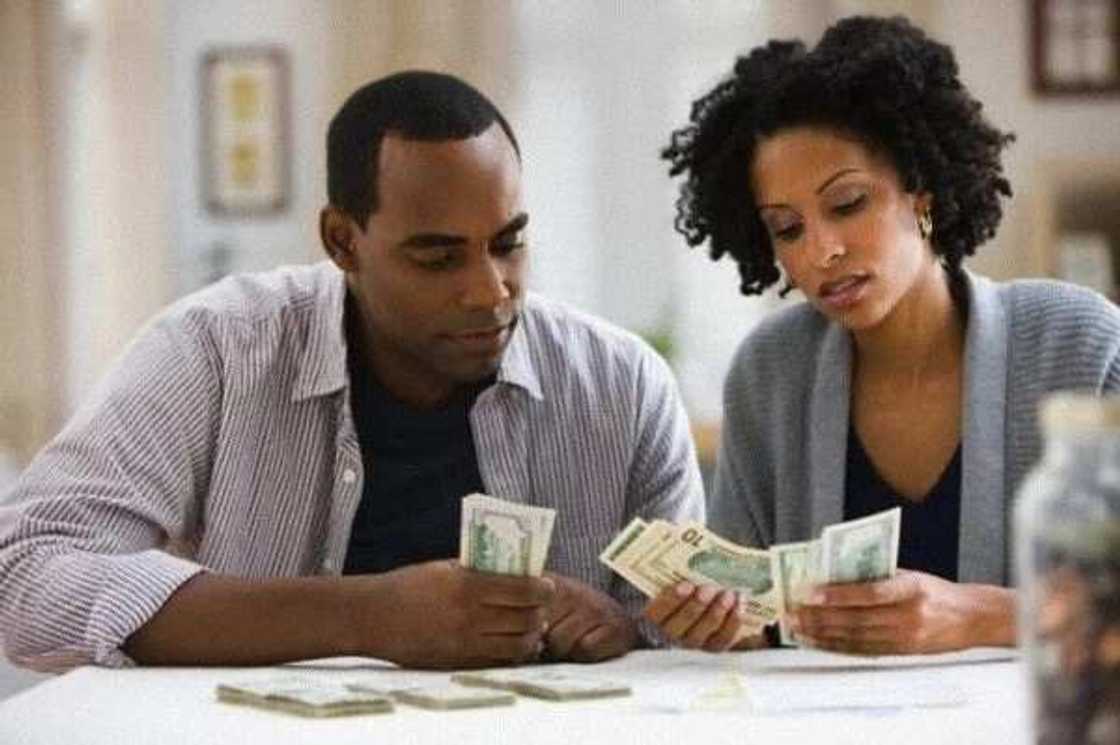 5 signs your husband is very stingy 5 signs your husband is very stingy