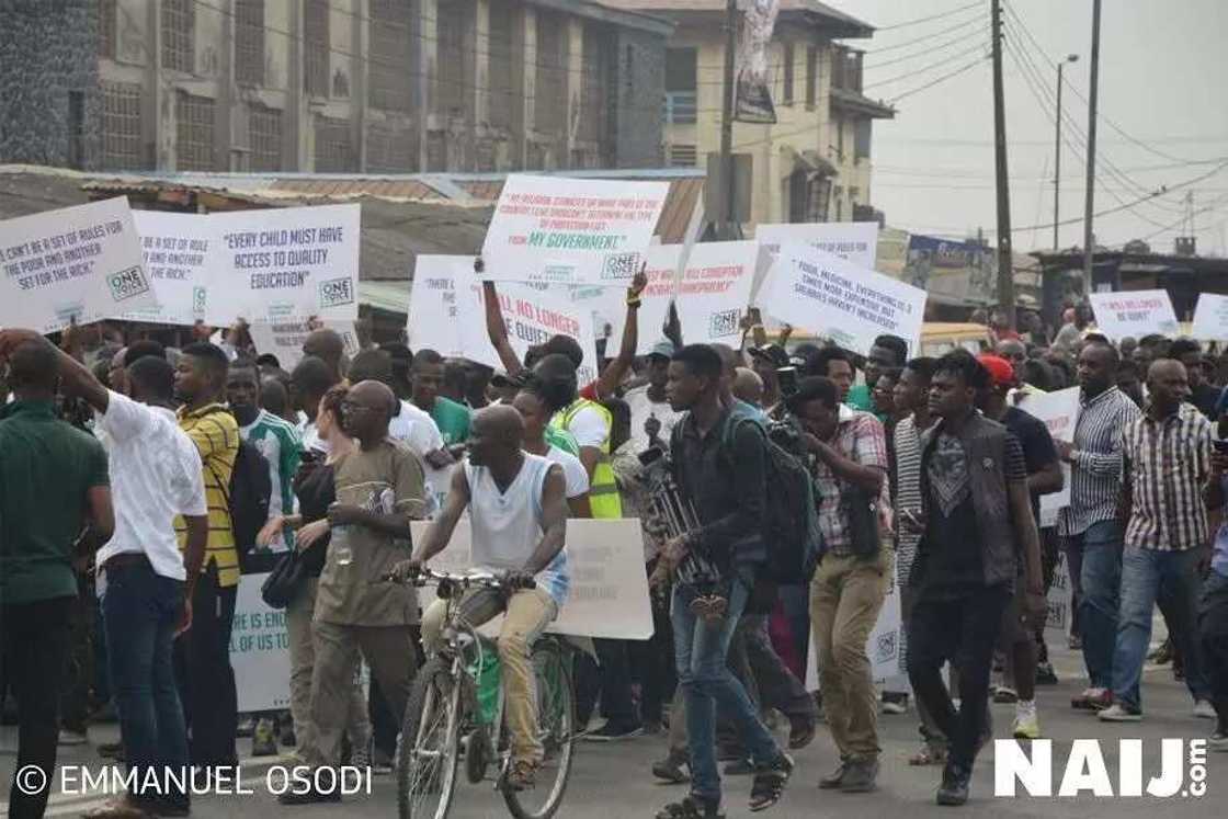 Live Updates: Anti-Government protest kicks off as Nigerians gather in Lagos, Abuja (photos,video) Live Updates: Anti-Government protest kicks off as Nigerians gather in Lagos, Abuja (photos,video)