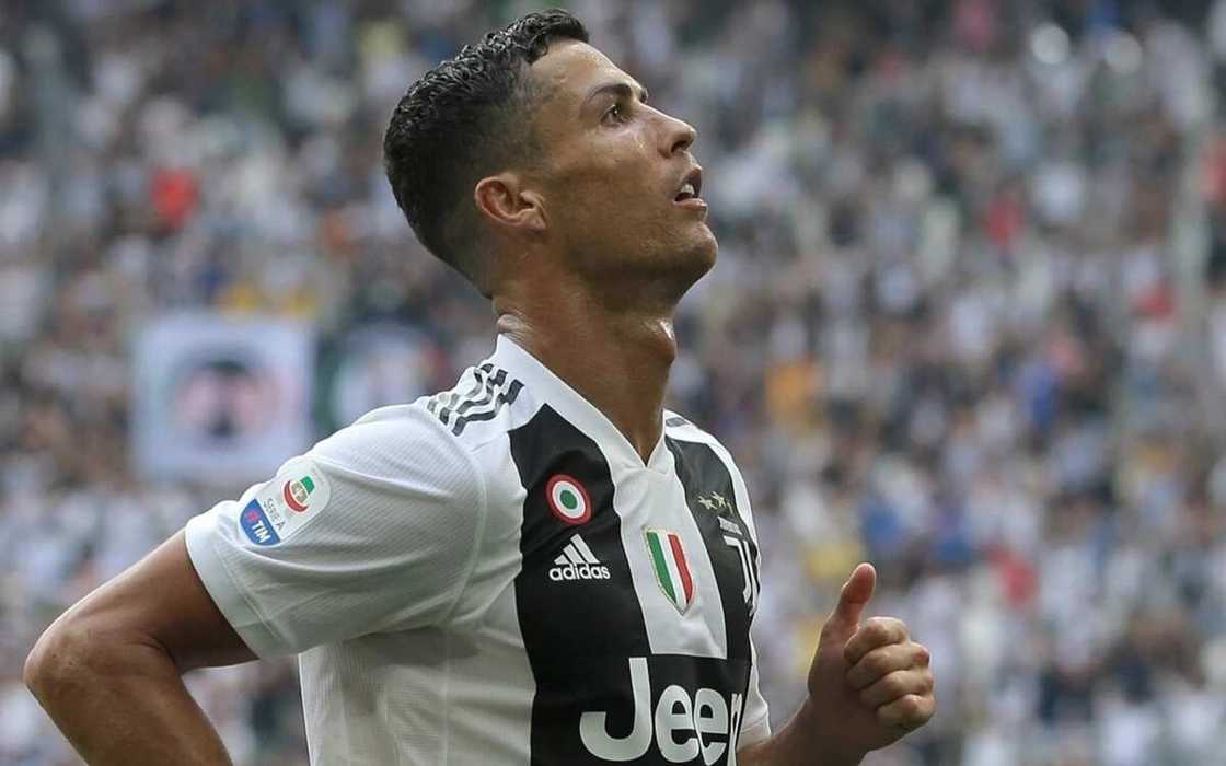 Tirkashi: An gano zunzurutun dukiyar da Cristiano Ronaldo ke samu a duk wallafarsa ta Instagram Tirkashi: An gano zunzurutun dukiyar da Cristiano Ronaldo ke samu a duk wallafarsa ta Instagram