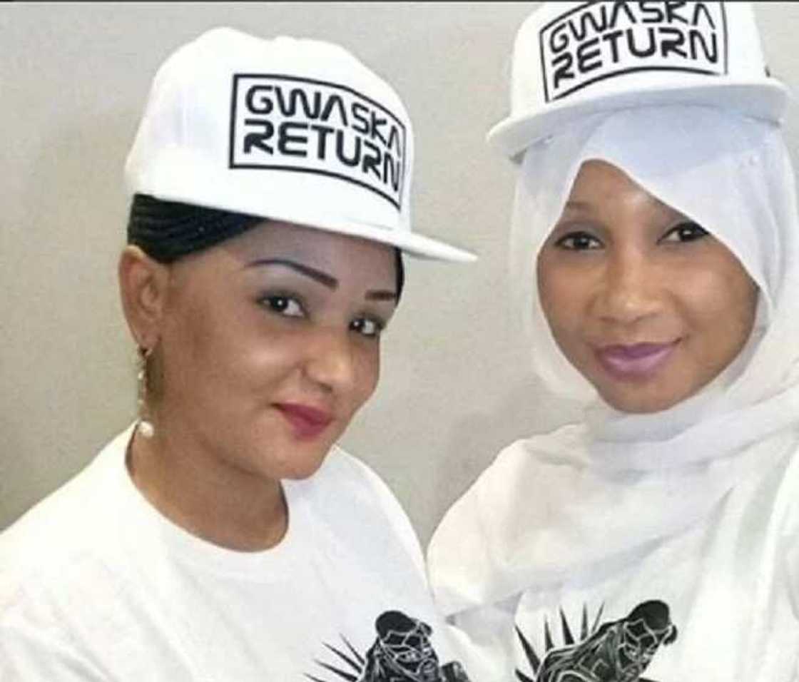 Adam Zango ya karrama masoyan sa a Kano Adam Zango ya karrama masoyan sa a Kano