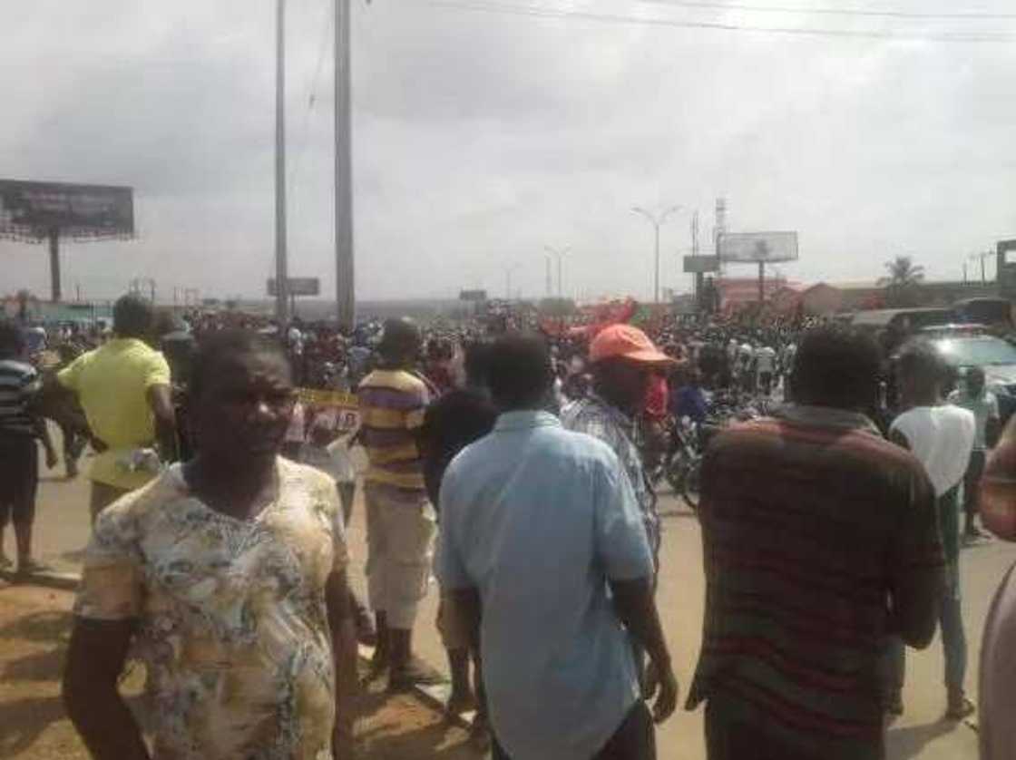 Pro-Biafra Supporters Lock Down Onitsha (Photos) Pro-Biafra Supporters Lock Down Onitsha (Photos)
