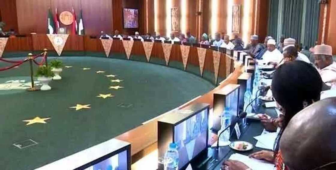 Makiyin ka na gindin ka: An zargi wasu gwamnonin APC 4 da shirya wa Buhari gadar zare Makiyin ka na gindin ka: An zargi wasu gwamnonin APC 4 da shirya wa Buhari gadar zare