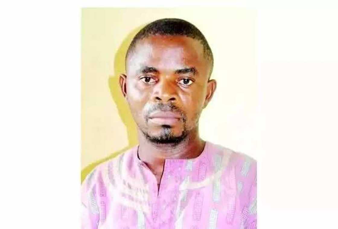 Hukumar 'yan sanda ta daƙume wani 'Dan Acaɓa bisa laifin yiwa wata Yarinya 'yar shekara 11 Fyaɗe a jihar Neja Hukumar 'yan sanda ta daƙume wani 'Dan Acaɓa bisa laifin yiwa wata Yarinya 'yar shekara 11 Fyaɗe a jihar Neja