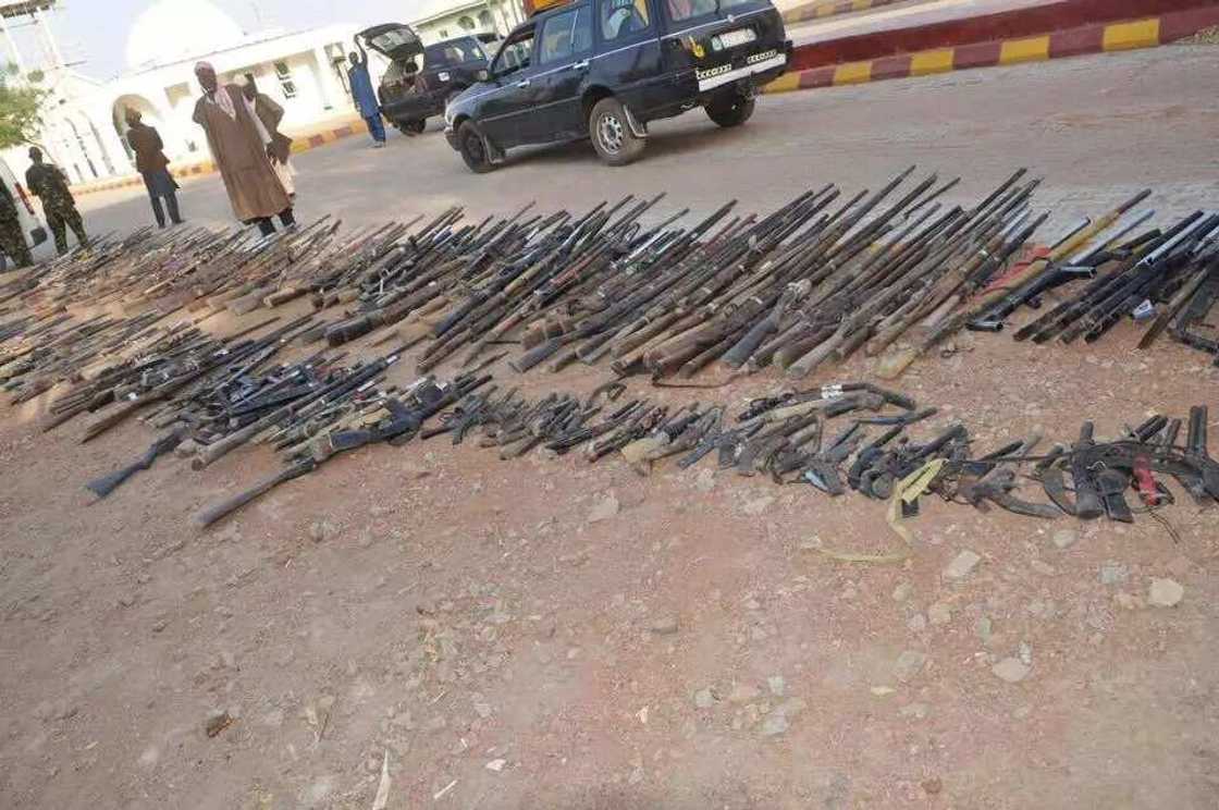 Barayin shanu da yan daba sun mika kai ga hukuma Barayin shanu da yan daba sun mika kai ga hukuma