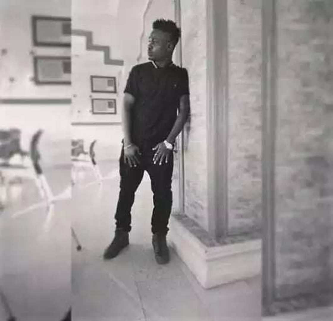 Budurwa ta siyan ma Saurayinta motar alfarma Budurwa ta siyan ma Saurayinta motar alfarma