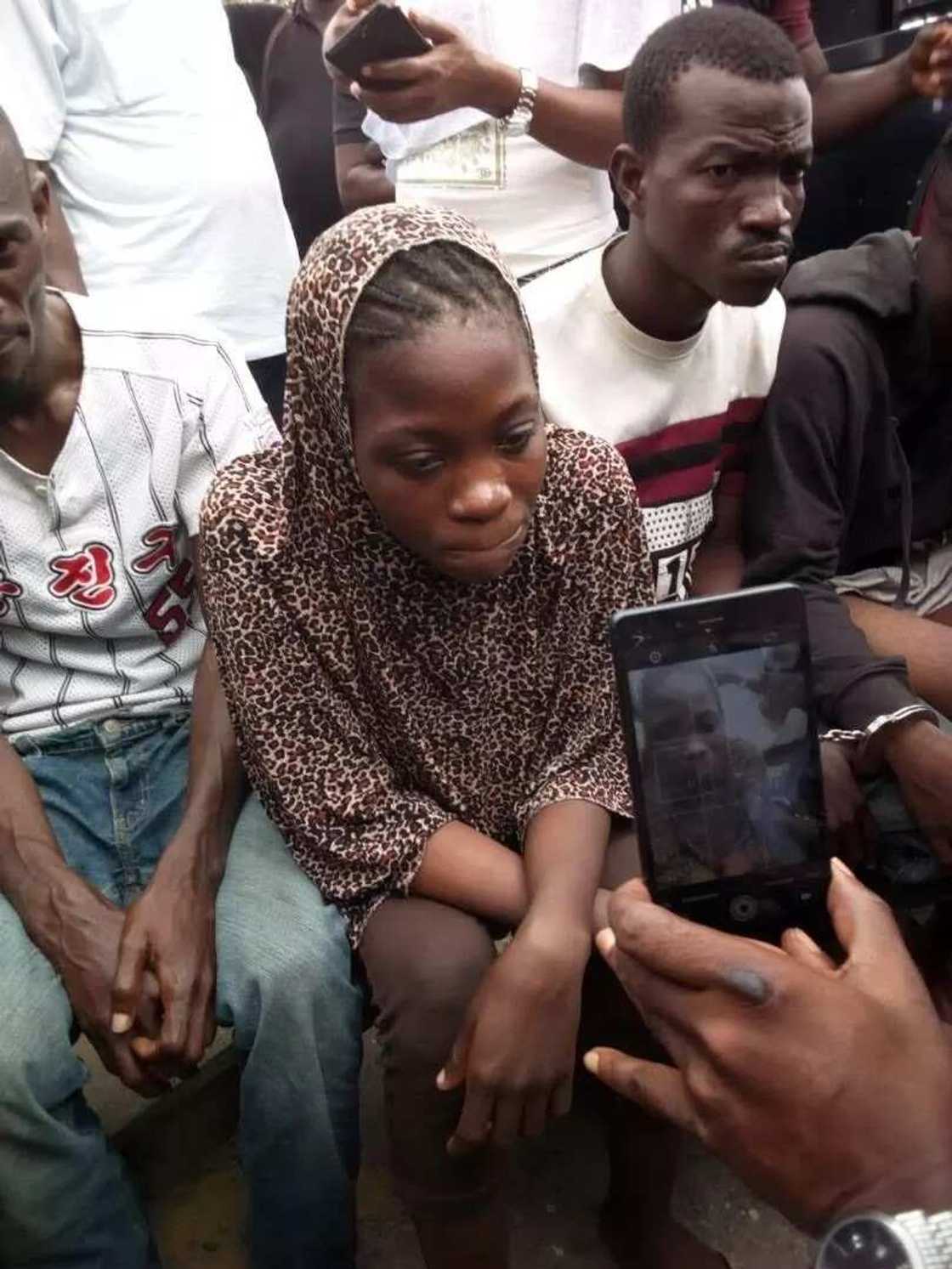 Shu’uma: Na samu damar kashe maza har 4 ta hanyar yin basaja da hijabi – Wata budurwa Shu’uma: Na samu damar kashe maza har 4 ta hanyar yin basaja da hijabi – Wata budurwa