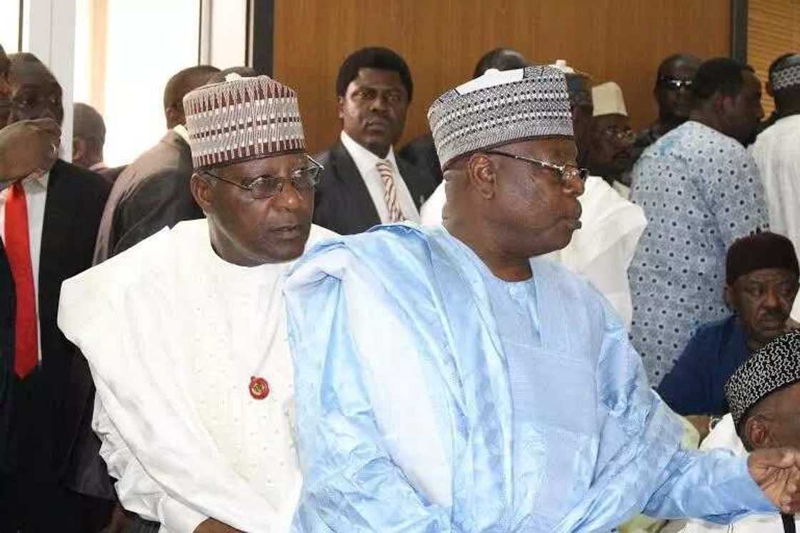 UPDATE: Saraki Appears In CCT With 84 Senators, Sitting Adjourned UPDATE: Saraki Appears In CCT With 84 Senators, Sitting Adjourned