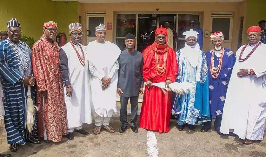 Manyan Sarakunan gargajiya a Najeriya sun gudanar da wani babban taro a Abuja Manyan Sarakunan gargajiya a Najeriya sun gudanar da wani babban taro a Abuja