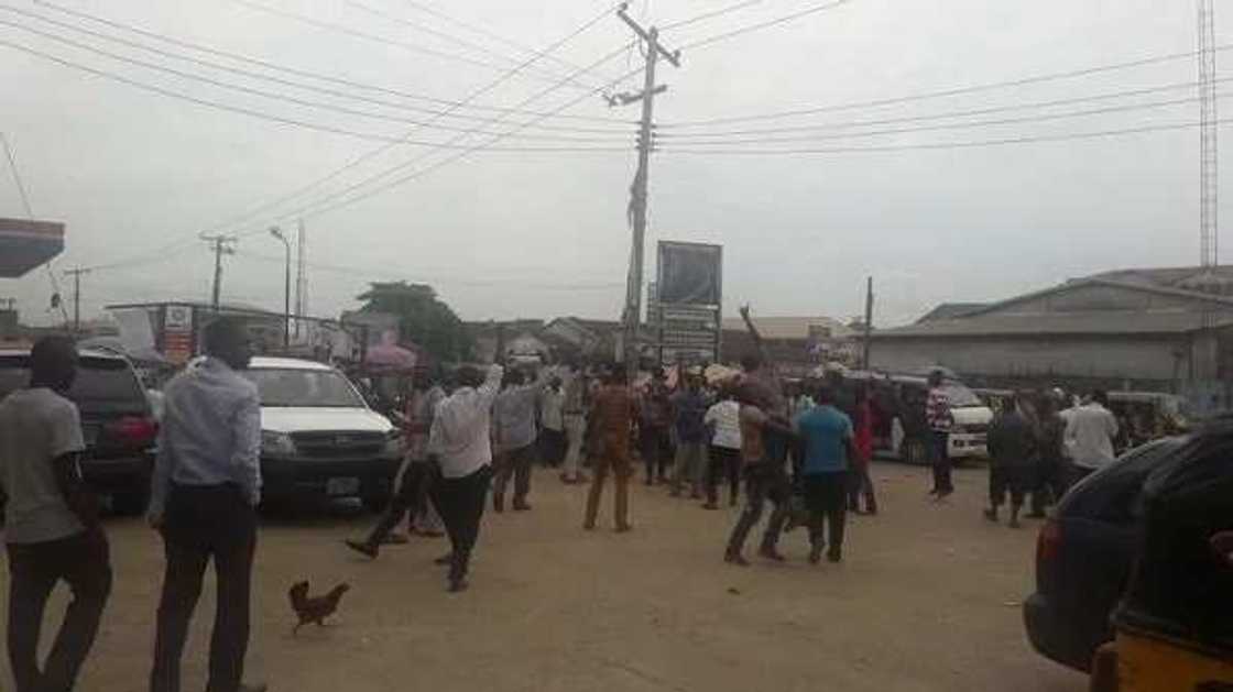 BREAKING: Fever grips Abia state, as pro-Biafrans celebrate Kanu in Aba BREAKING: Fever grips Abia state, as pro-Biafrans celebrate Kanu in Aba