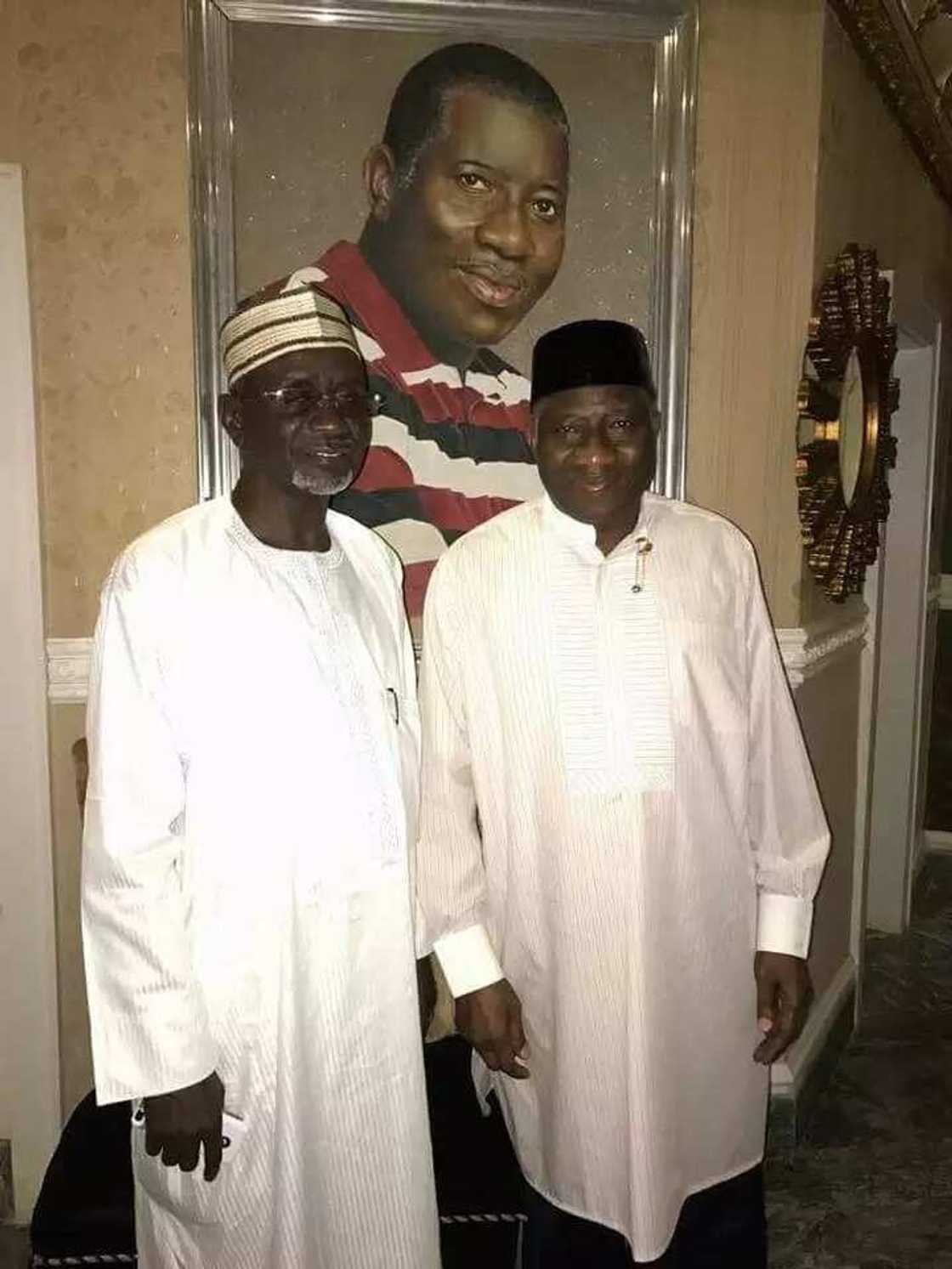 PDP 2019: Sai ga Jonathan da Malam Ibrahim Shekarau, ko wacce waina suke toyawa?