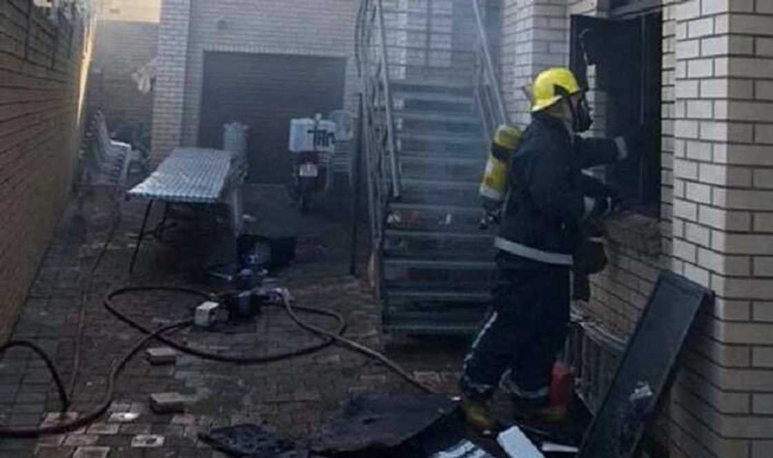 Yan bindiga sun hallaka mutane 3 yayin da suka kai wani mummunan hari a Masallaci Yan bindiga sun hallaka mutane 3 yayin da suka kai wani mummunan hari a Masallaci