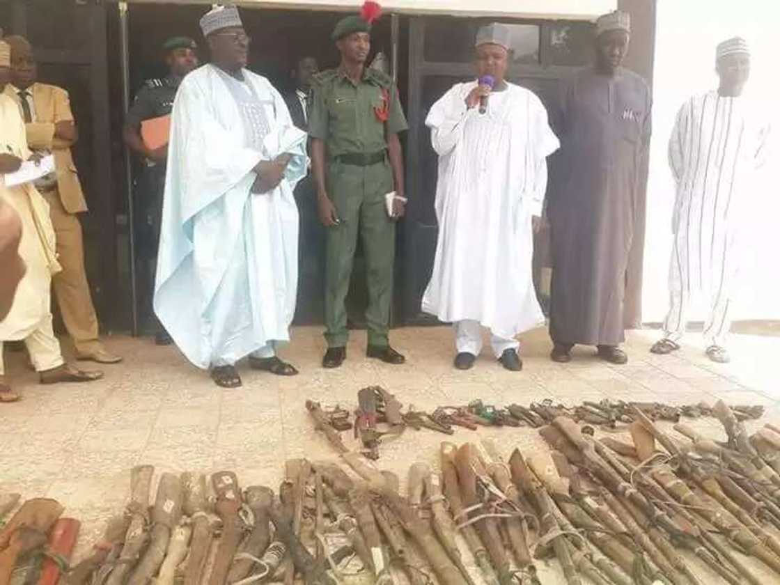 Labarai cikin hotuna: Gwamnatin jihar Kebbi za ta baiwa duk wani dan ta'adda da ya tuba sana'a Labarai cikin hotuna: Gwamnatin jihar Kebbi za ta baiwa duk wani dan ta'adda da ya tuba sana'a