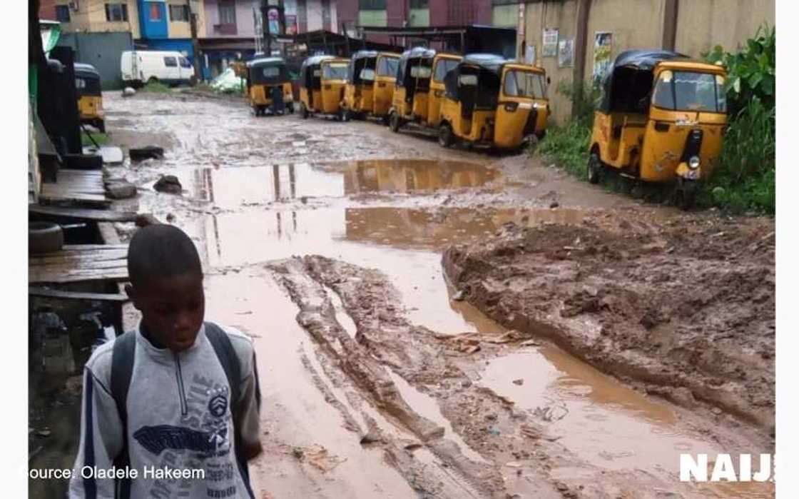Lalatattun hanyoyi na ba 'yan Legas wahala (Hotuna) Lalatattun hanyoyi na ba 'yan Legas wahala (Hotuna)