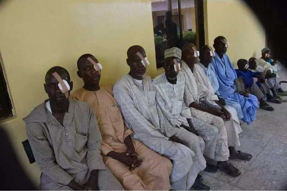 Sojin Saman Najeriya sun yi aikin agaji a sansanonin 'yan gudun hijira Sojin Saman Najeriya sun yi aikin agaji a sansanonin 'yan gudun hijira