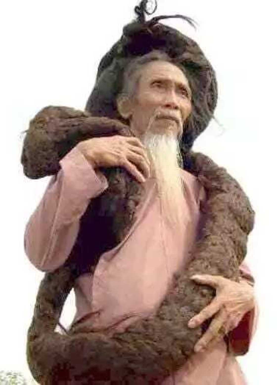 Namijin da yafi tarin gashi a Duniya, shekaru 11 ba wanki Namijin da yafi tarin gashi a Duniya, shekaru 11 ba wanki