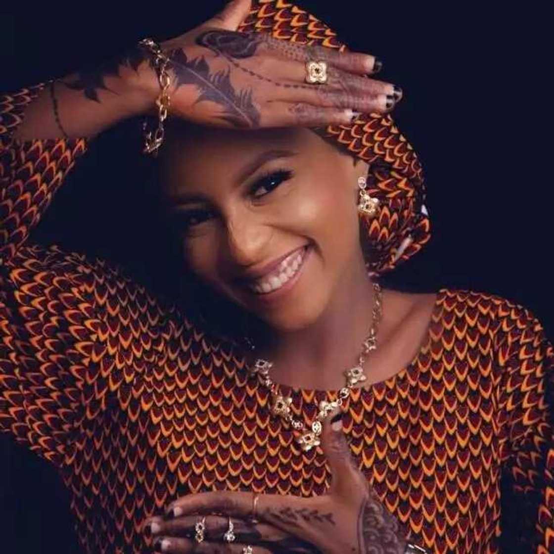 Kannywood: Kalli sabbin kyawawan hotunan jaruma Maryam Booth da zai tabbatar maka da ita din mai kyau ce Kannywood: Kalli sabbin kyawawan hotunan jaruma Maryam Booth da zai tabbatar maka da ita din mai kyau ce