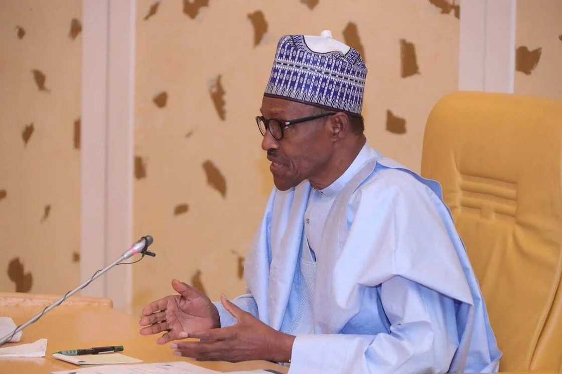 Buhari yayi alkawarin rattaba hannu akan dokar bawa matasa damar shiga siyasa Buhari yayi alkawarin rattaba hannu akan dokar bawa matasa damar shiga siyasa