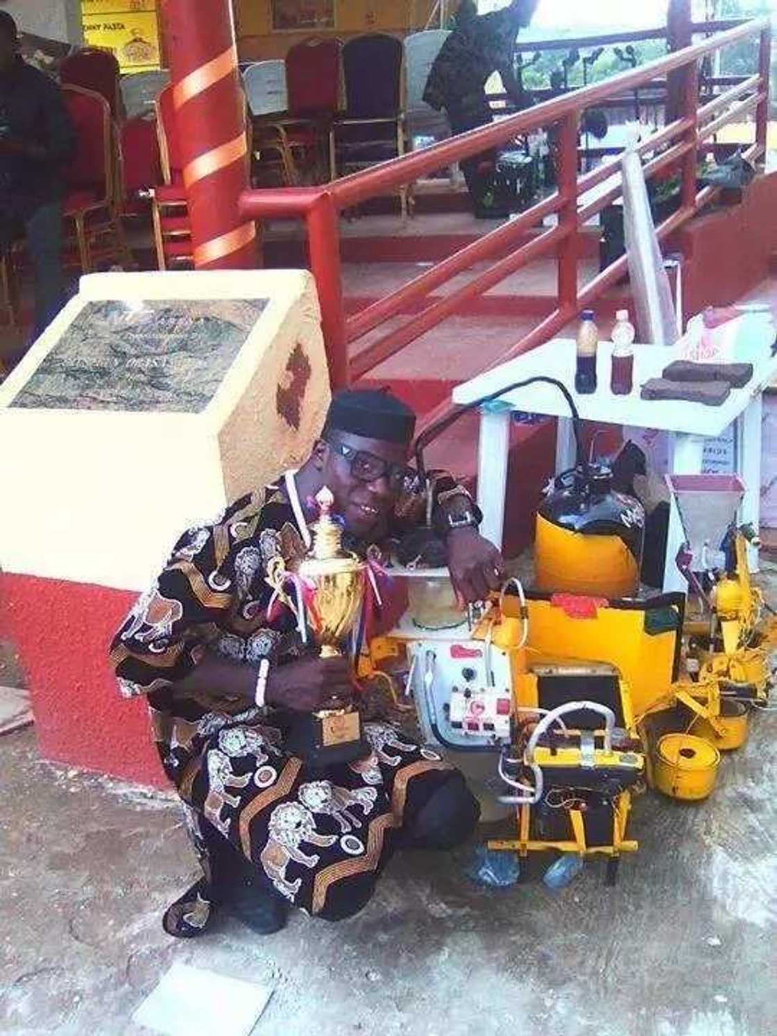 Nigerian shows electricity generator that is powered by water Nigerian shows electricity generator that is powered by water