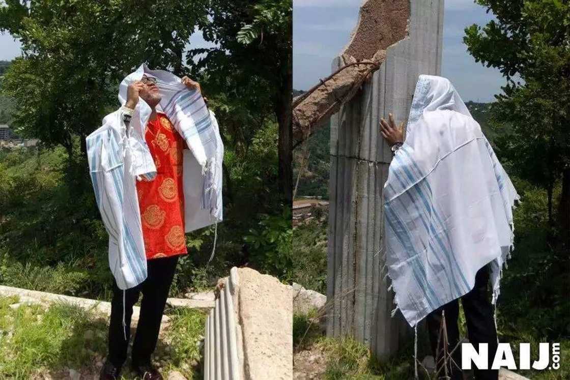 JUST IN: Nnamdi Kanu leaves Abuja, visits Enugu Cenotaph for prayers (photos) JUST IN: Nnamdi Kanu leaves Abuja, visits Enugu Cenotaph for prayers (photos)