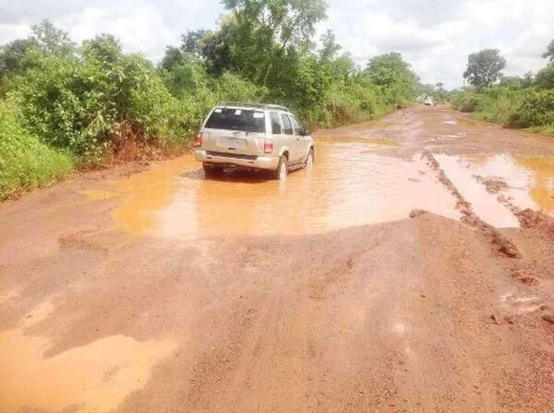 Hanyoyi biyar da suka fi janyo haddura a Najeriya Hanyoyi biyar da suka fi janyo haddura a Najeriya