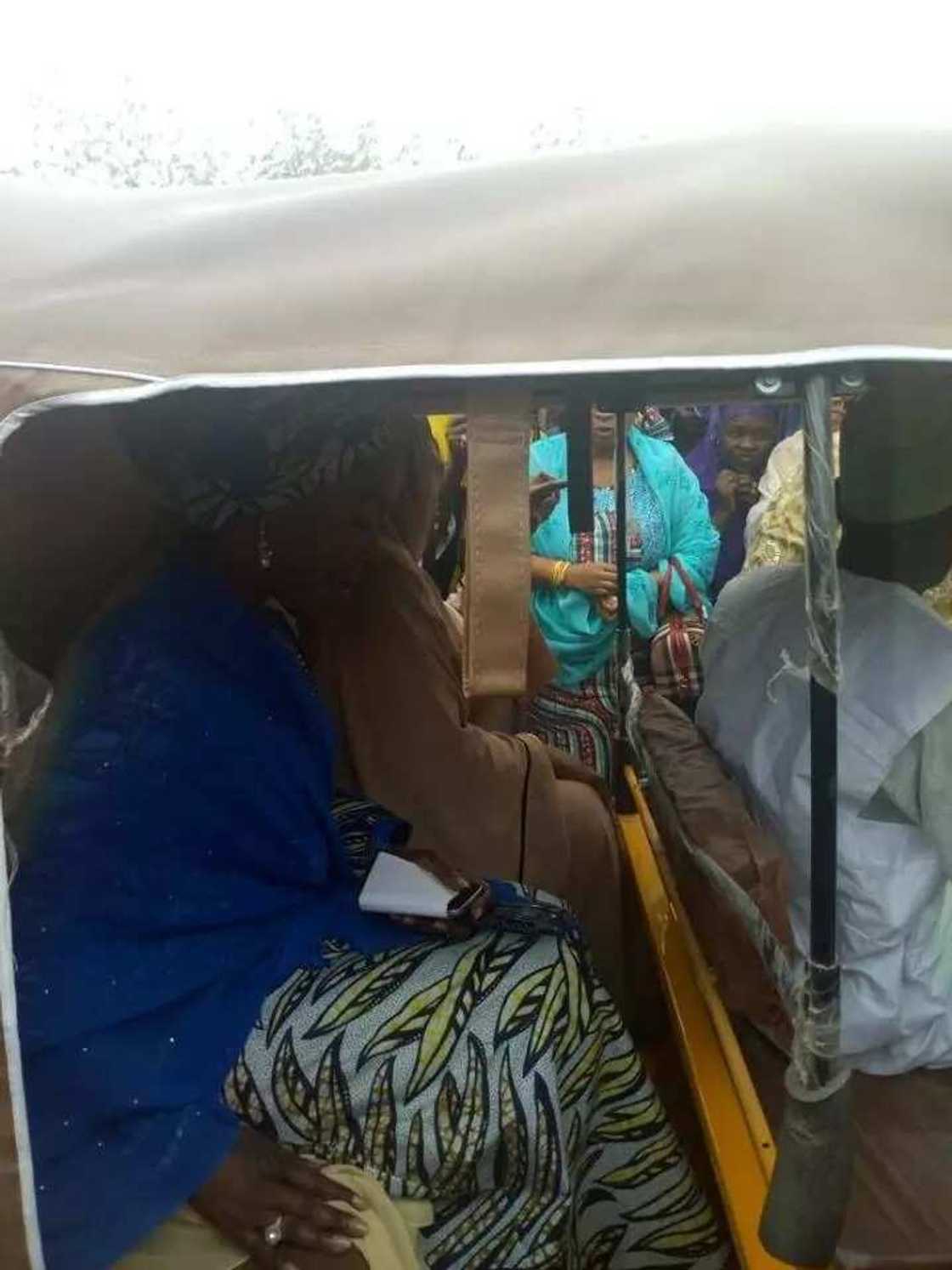 Hotuna: Aisha Buhari tare da Matan Gwamnonin Arewa 19 sun hallarci taron bada tallafi a Katsina Hotuna: Aisha Buhari tare da Matan Gwamnonin Arewa 19 sun hallarci taron bada tallafi a Katsina