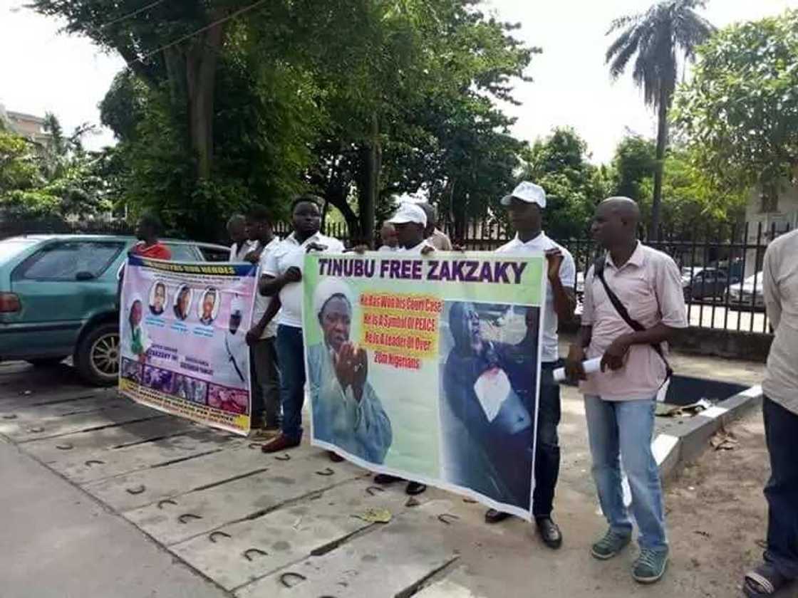 Hotunan zangar-zangar neman sakin Zakzaky dake gudana a Legas Hotunan zangar-zangar neman sakin Zakzaky dake gudana a Legas