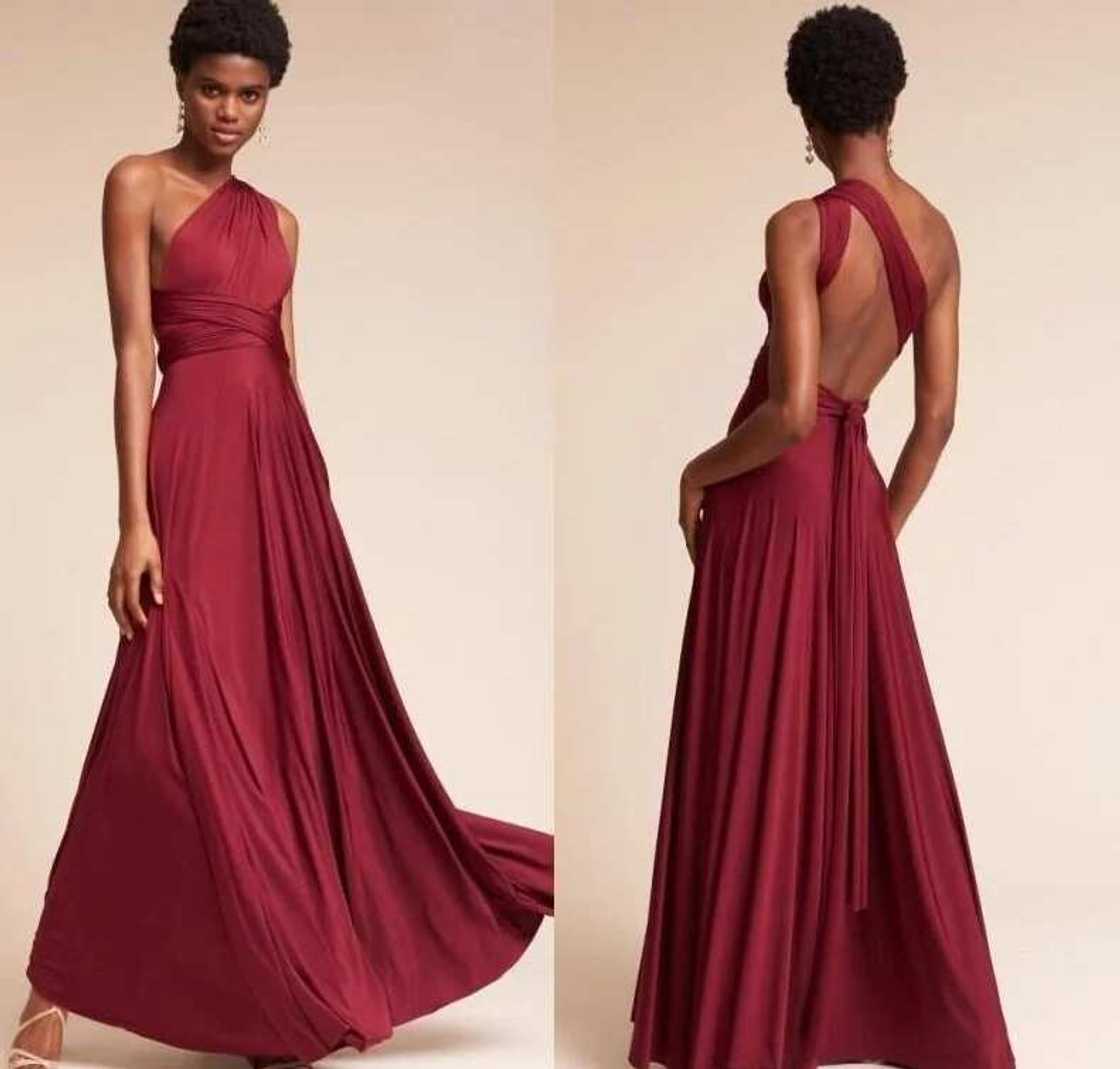 Long chiffon style with open back Long chiffon style with open back